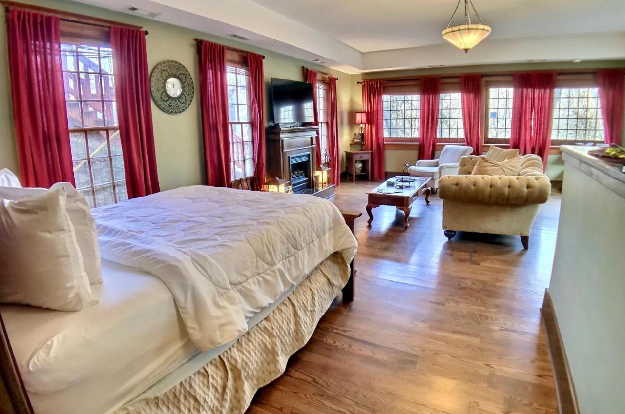 66 Center Street - The Carriage House, Queen Beds, Wifi, Cable Tv, Outdoor Sitting Area, Free On-Site Parking, Spa Tub For 2 Eureka Springs Exteriér fotografie