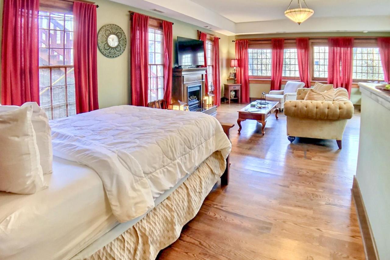 66 Center Street - The Carriage House, Queen Beds, Wifi, Cable Tv, Outdoor Sitting Area, Free On-Site Parking, Spa Tub For 2 Eureka Springs Exteriér fotografie